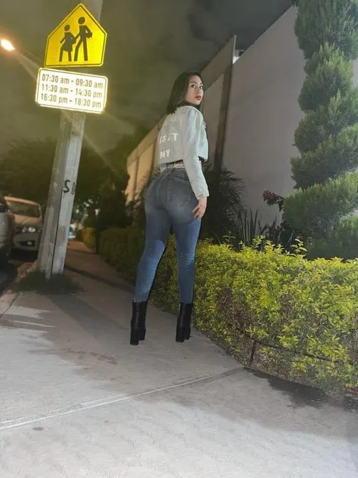 En la calle y de noche, ellas...