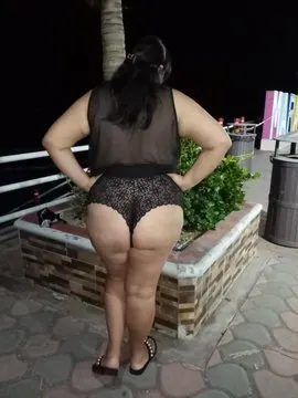 En la calle y de noche, ellas...