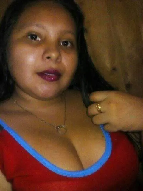 Me ando cojiendo está gordi buena apoyen para más de ella