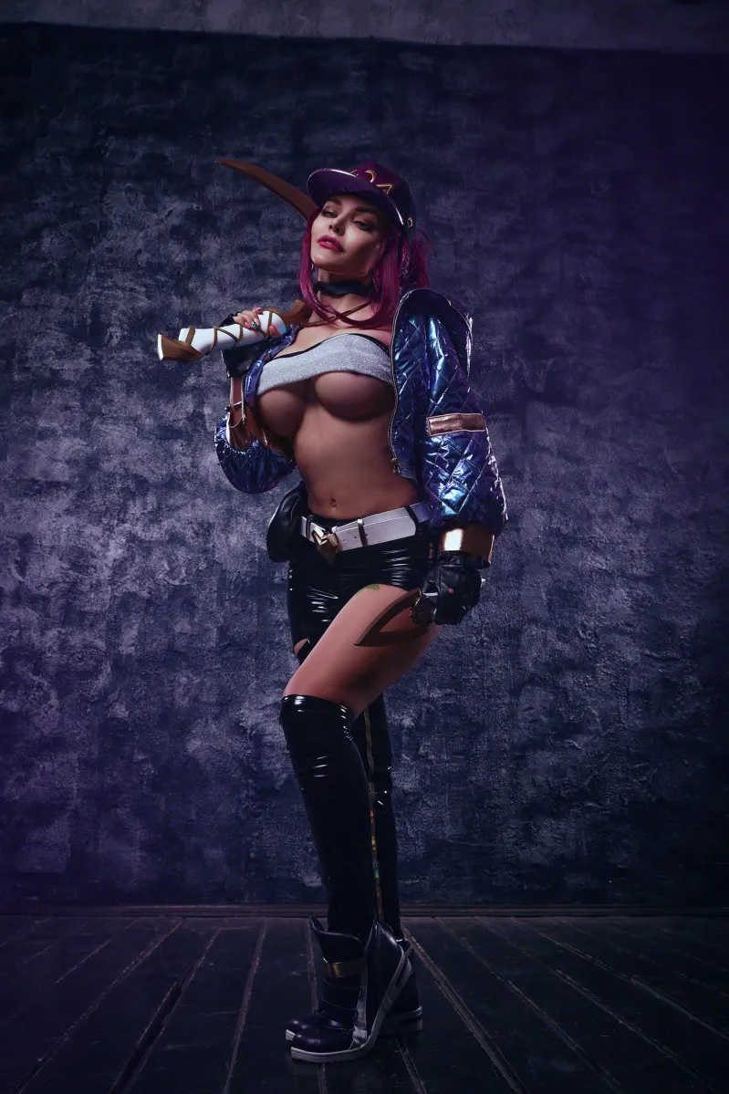 Kalinka Fox; Akali Cosplay