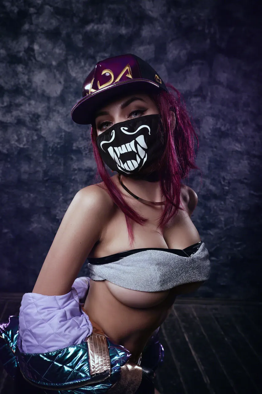 Kalinka Fox; Akali Cosplay
