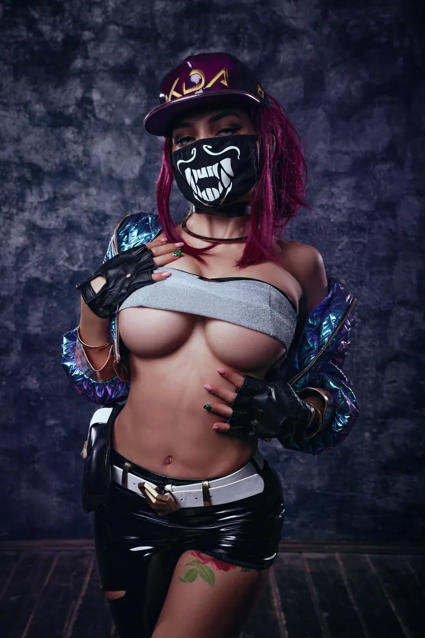 Kalinka Fox; Akali Cosplay