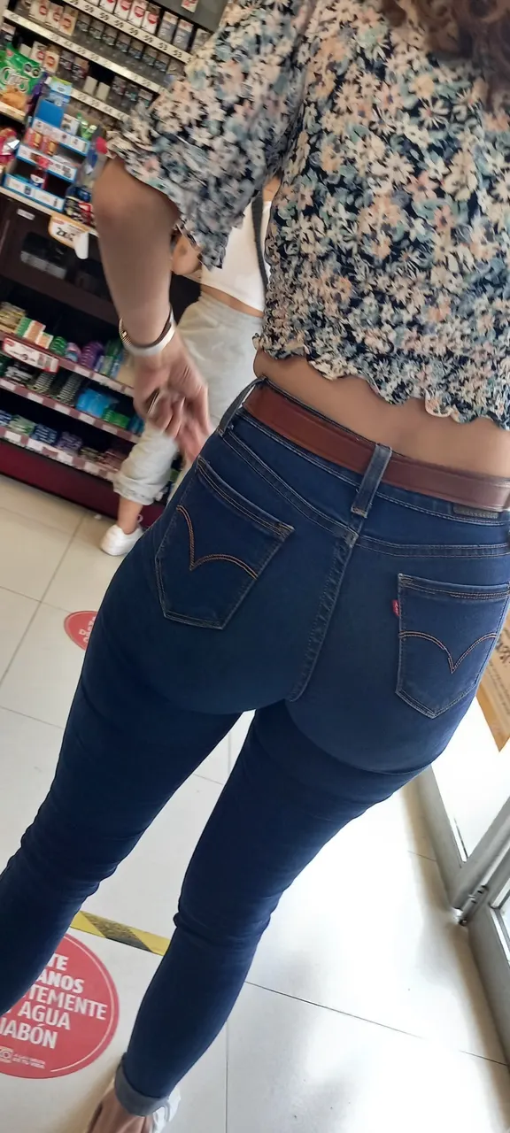 Haciendo la cola en el kiosco