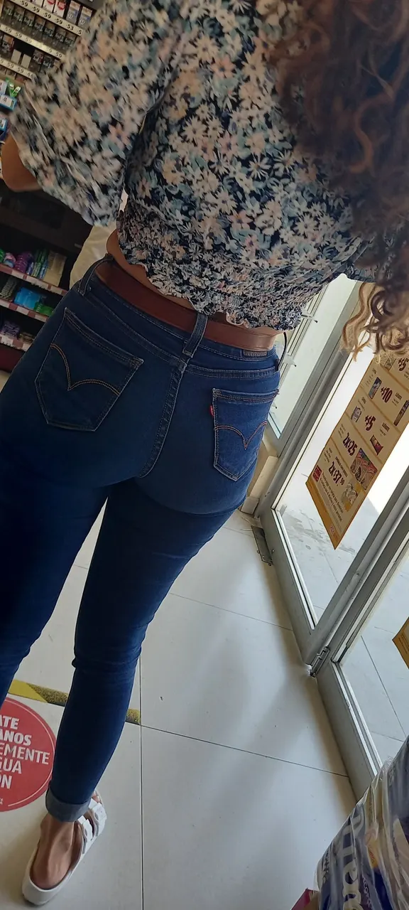 Haciendo la cola en el kiosco
