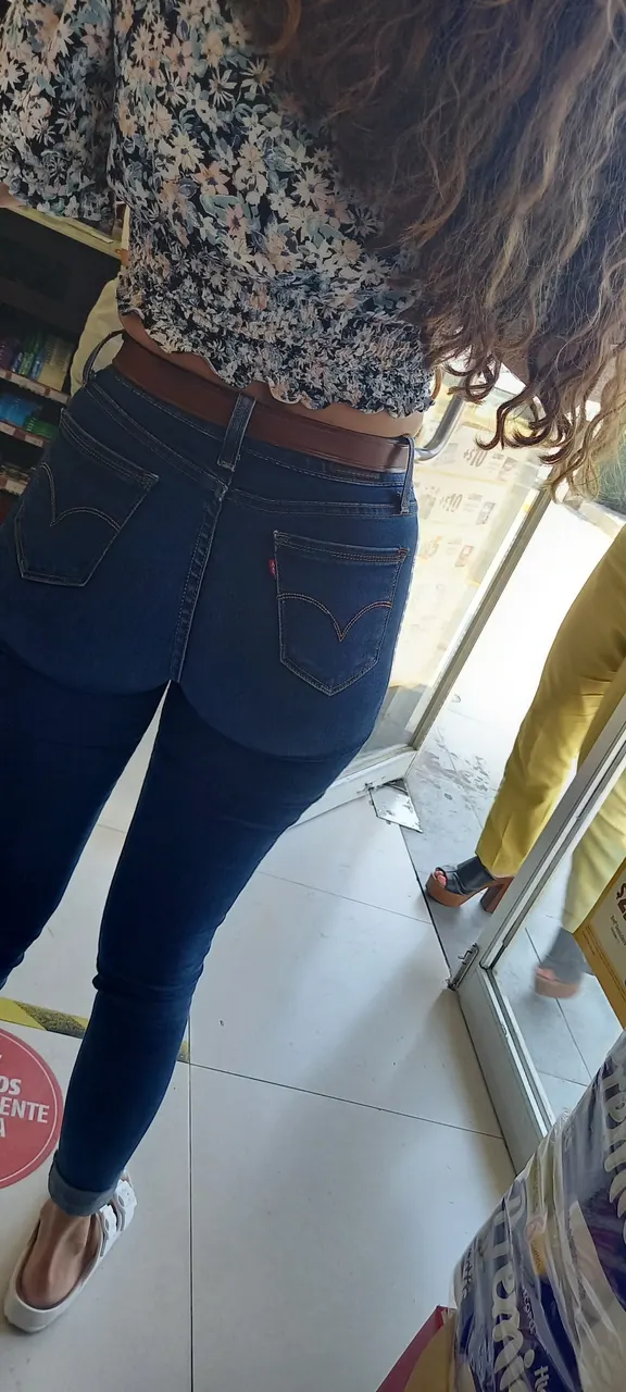 Haciendo la cola en el kiosco