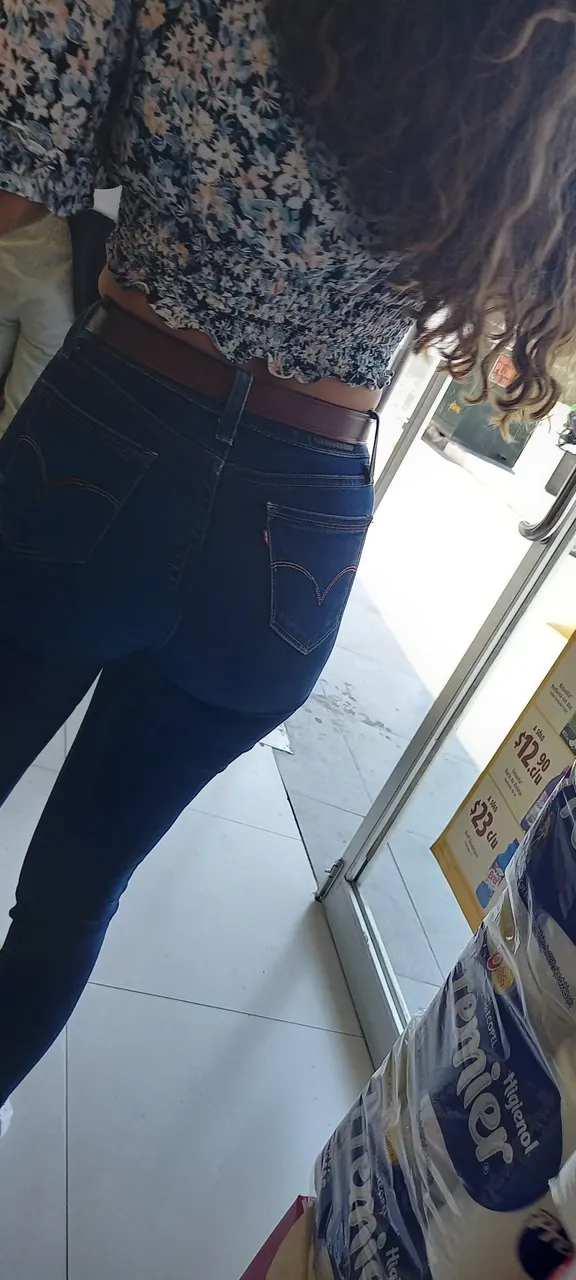 Haciendo la cola en el kiosco