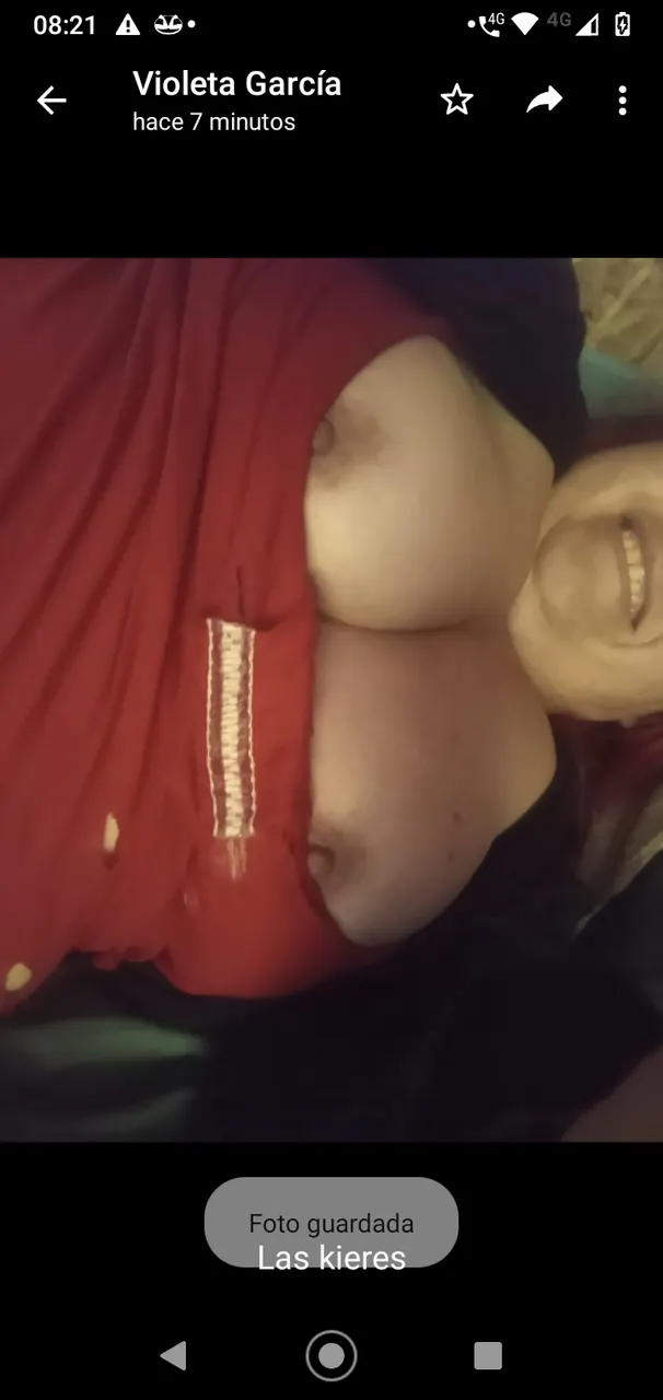Violeta madura gordita