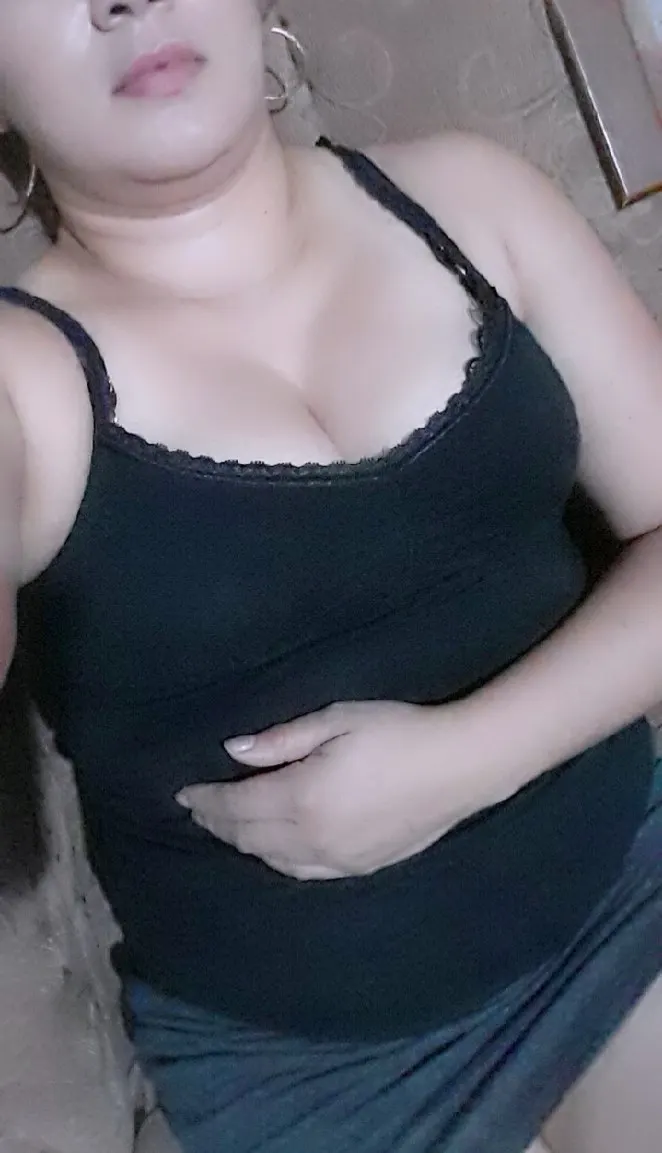 Eli Haciéndose Una Rica Paja