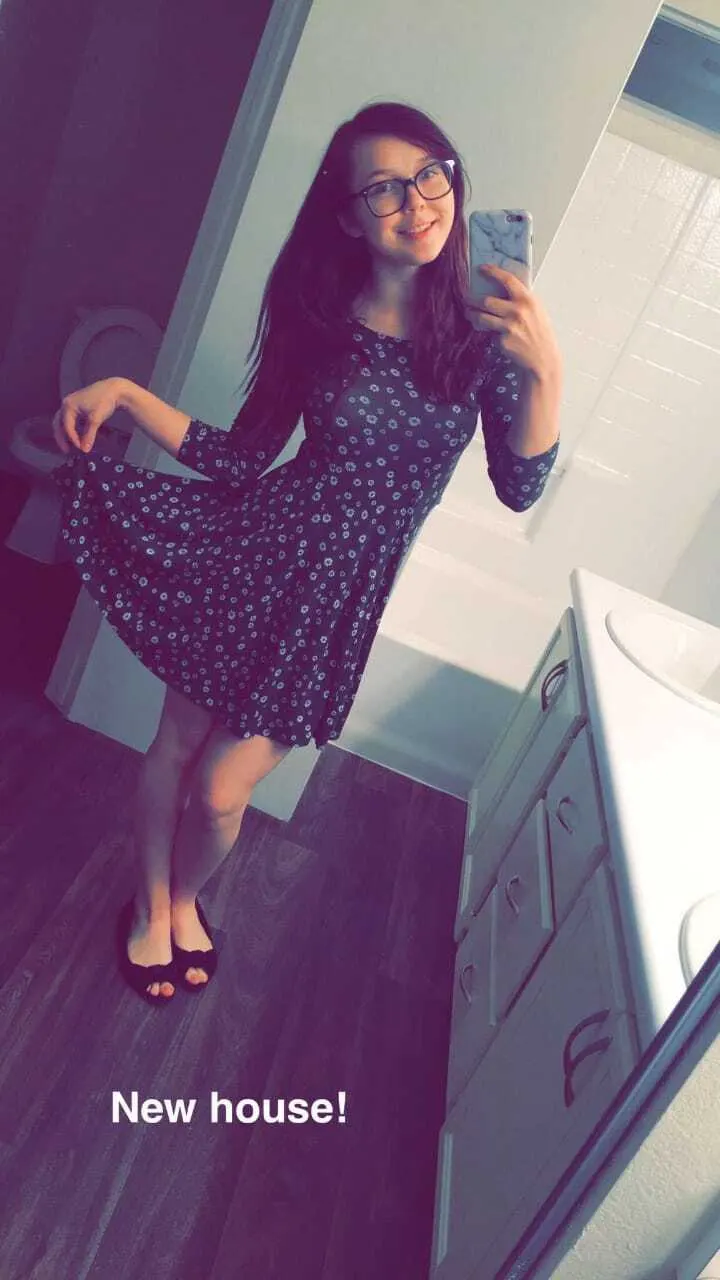 Chica con anteojo... muy sensual...